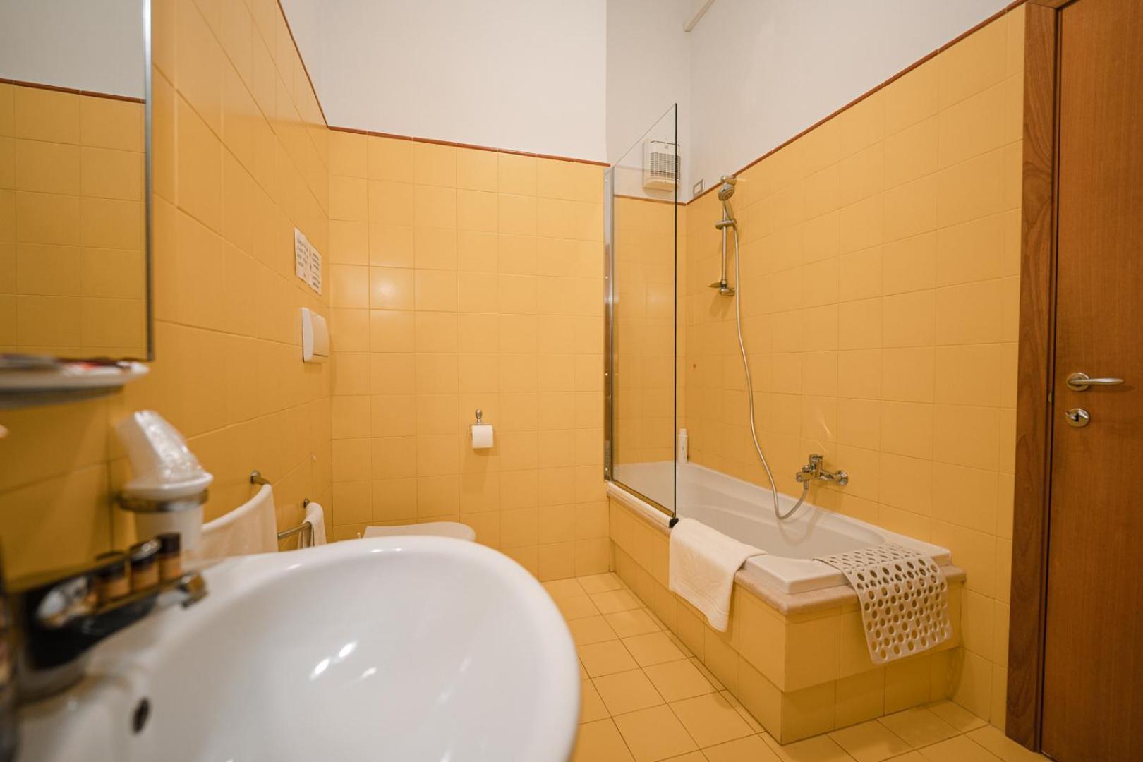 La Piccola Torre Hotell Bisceglie Eksteriør bilde